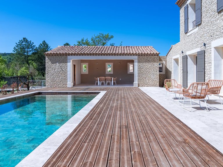 Villa for Sale in Gordes, The Luberon / Vaucluse 3