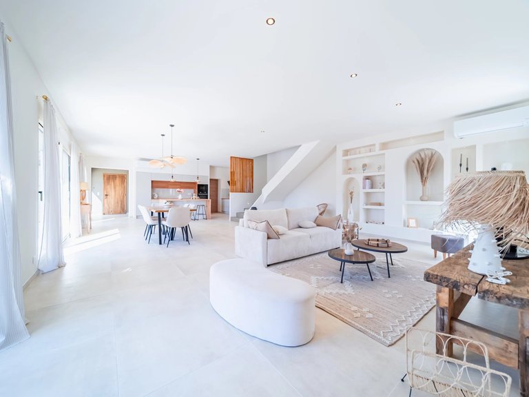 Villa for Sale in Gordes, The Luberon / Vaucluse 4