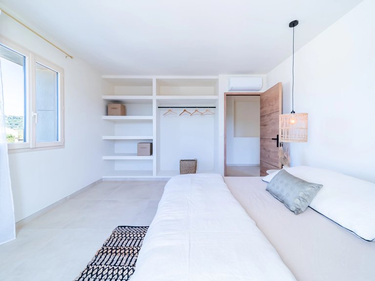 Villa for Sale in Gordes, The Luberon / Vaucluse 8