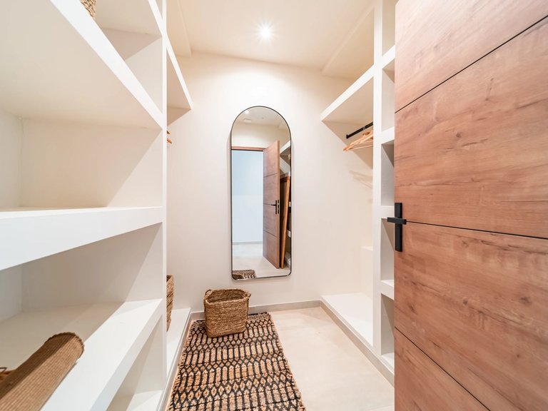 Villa for Sale in Gordes, The Luberon / Vaucluse 9