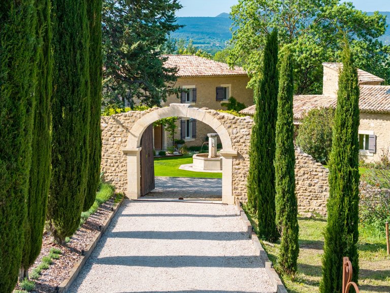 Villa for Sale in Oppede, The Luberon / Vaucluse 2