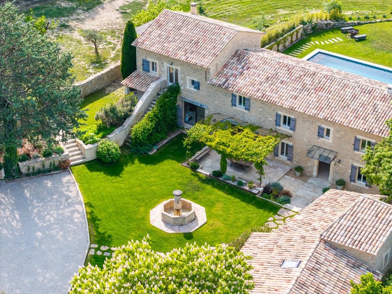 Villa for Sale in Oppede, The Luberon / Vaucluse 3