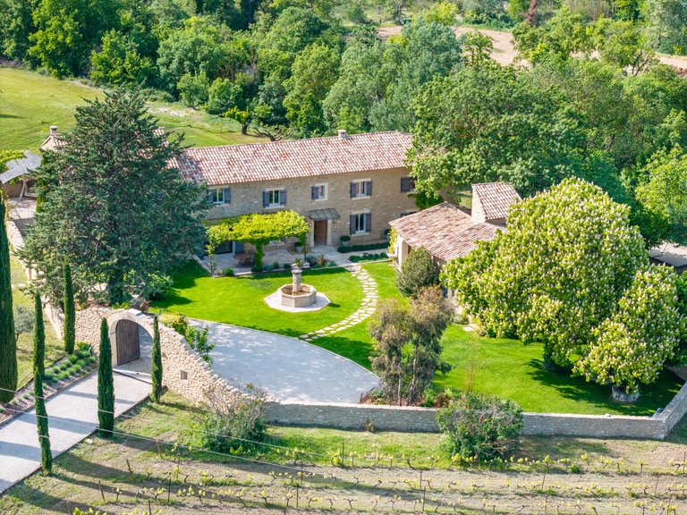 Villa for Sale in Oppede, The Luberon / Vaucluse 5