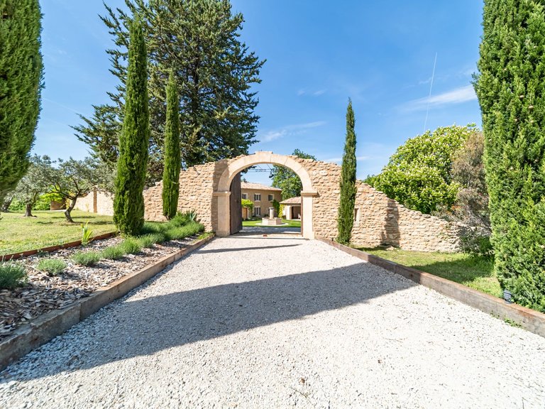 Villa for Sale in Oppede, The Luberon / Vaucluse 8