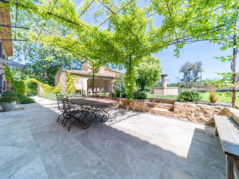 Villa for Sale in Oppede, The Luberon / Vaucluse 10