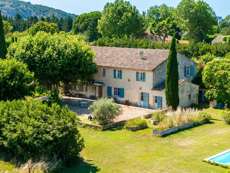 Villa for Sale in Robion, The Luberon / Vaucluse 20