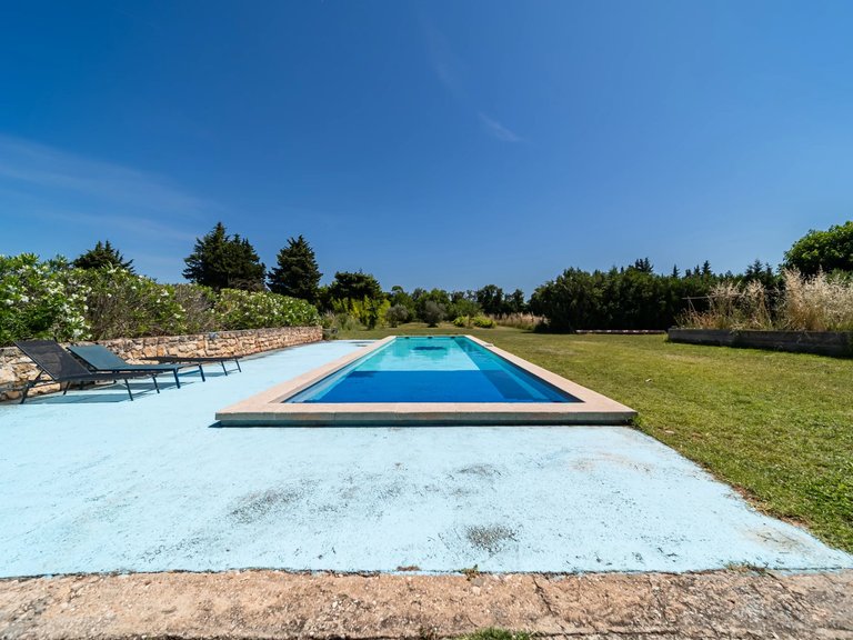 Villa for Sale in Robion, The Luberon / Vaucluse 3