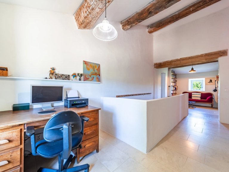 Villa for Sale in Robion, The Luberon / Vaucluse 8