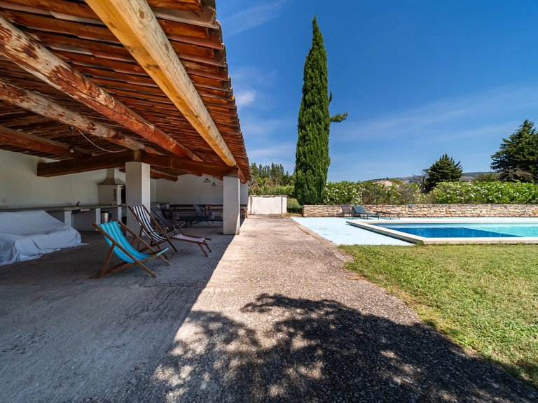 Villa for Sale in Robion, The Luberon / Vaucluse 10