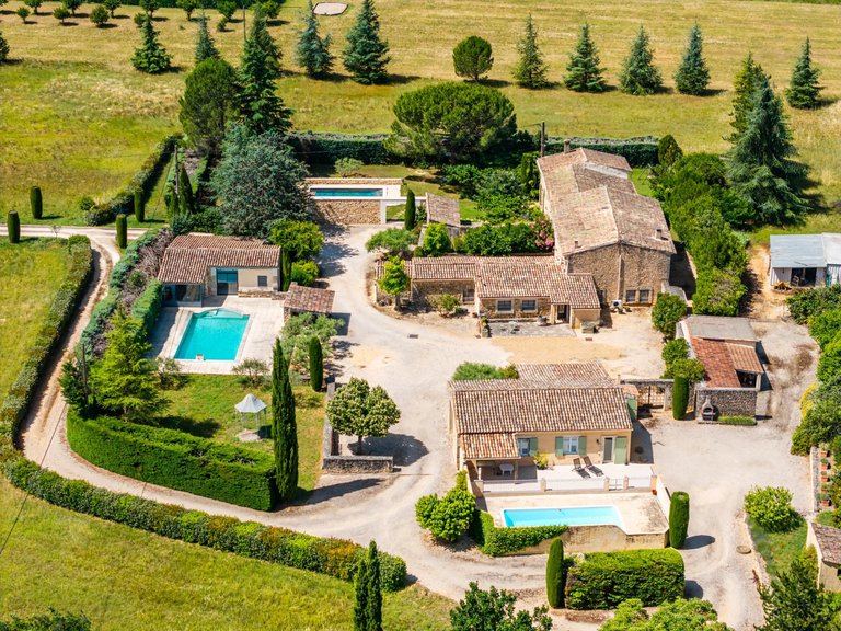 Villa for Sale in Bonnieux, The Luberon / Vaucluse 1