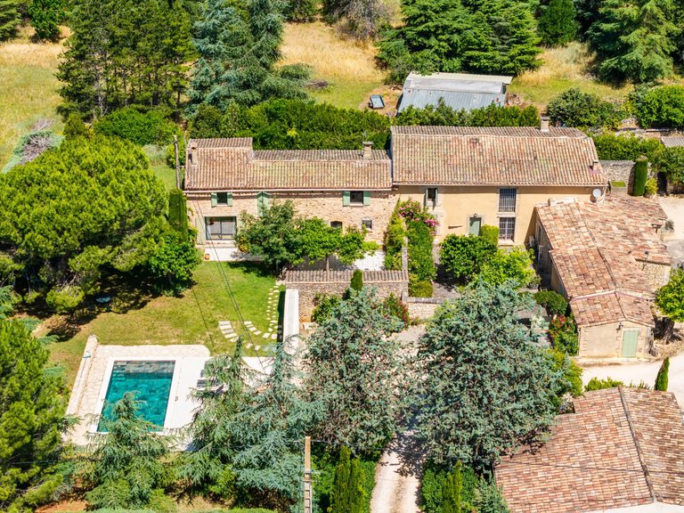 Villa for Sale in Bonnieux, The Luberon / Vaucluse 2
