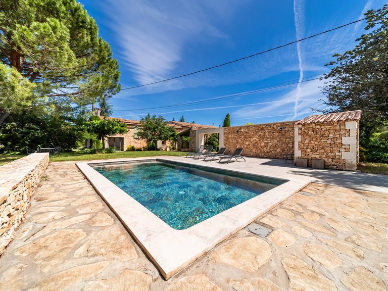 Villa for Sale in Bonnieux, The Luberon / Vaucluse 10