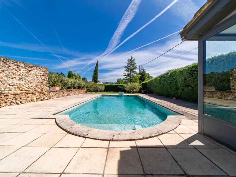 Villa for Sale in Bonnieux, The Luberon / Vaucluse 12