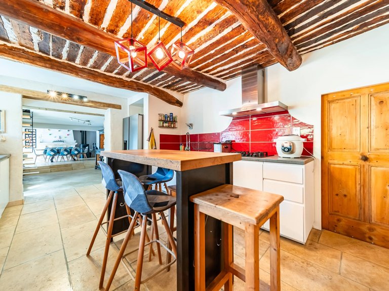 Villa for Sale in Bonnieux, The Luberon / Vaucluse 13