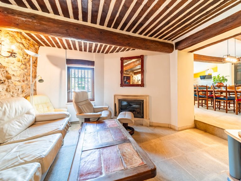 Villa for Sale in Bonnieux, The Luberon / Vaucluse 14