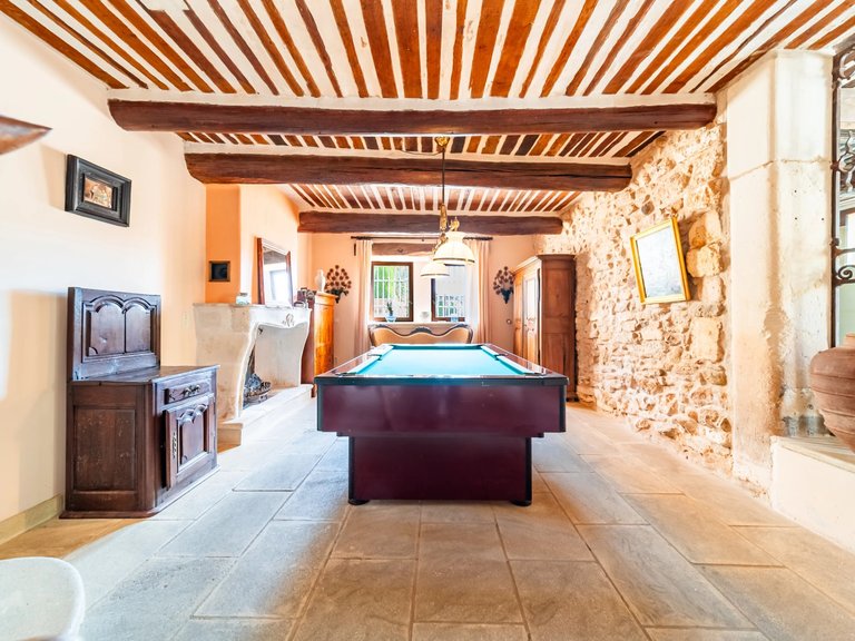 Villa for Sale in Bonnieux, The Luberon / Vaucluse 15