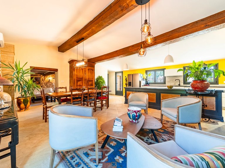 Villa for Sale in Bonnieux, The Luberon / Vaucluse 16