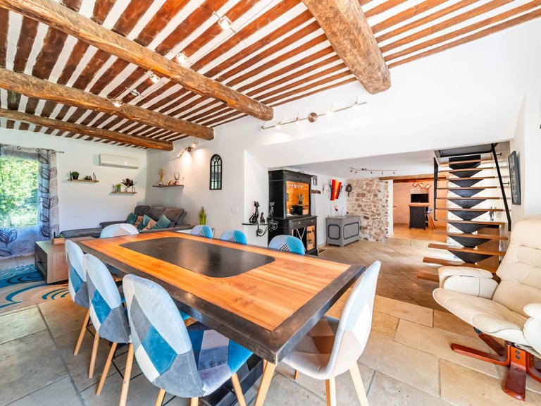 Villa for Sale in Bonnieux, The Luberon / Vaucluse 17