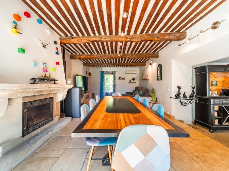 Villa for Sale in Bonnieux, The Luberon / Vaucluse 20