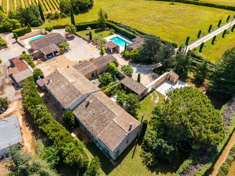 Villa for Sale in Bonnieux, The Luberon / Vaucluse 4