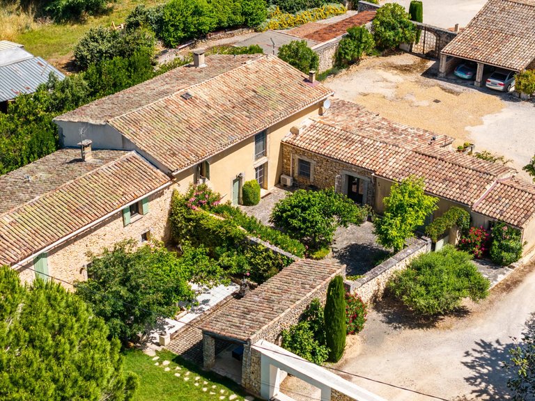Villa for Sale in Bonnieux, The Luberon / Vaucluse 5