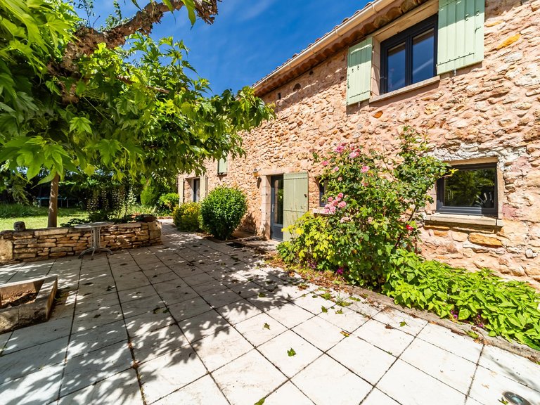 Villa for Sale in Bonnieux, The Luberon / Vaucluse 9