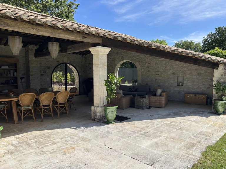 Villa for Sale in Montelimar, Avignon And North Provence 4