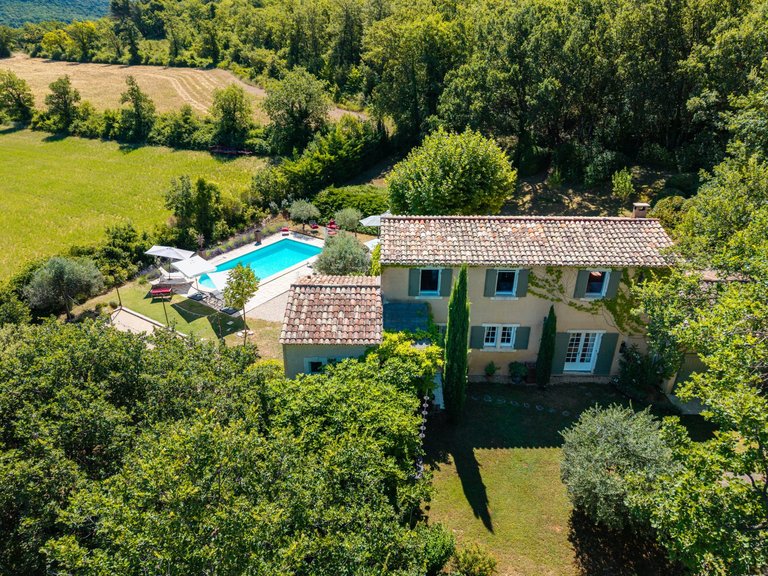 Villa for Sale in Bonnieux, The Luberon / Vaucluse 1