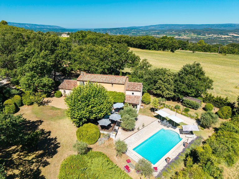 Villa for Sale in Bonnieux, The Luberon / Vaucluse 2