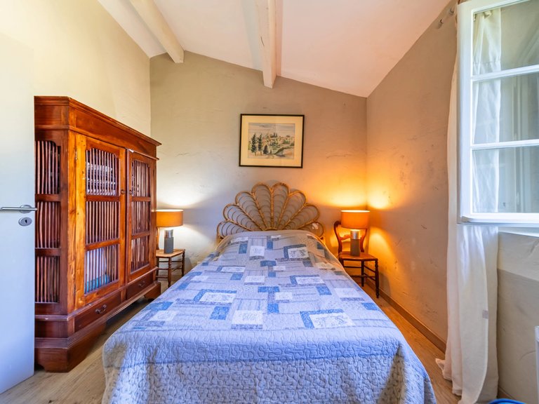 Villa for Sale in Bonnieux, The Luberon / Vaucluse 13