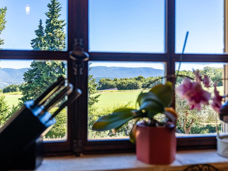 Villa for Sale in Bonnieux, The Luberon / Vaucluse 15
