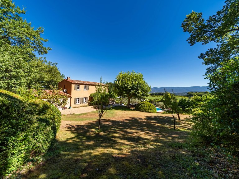 Villa for Sale in Bonnieux, The Luberon / Vaucluse 16