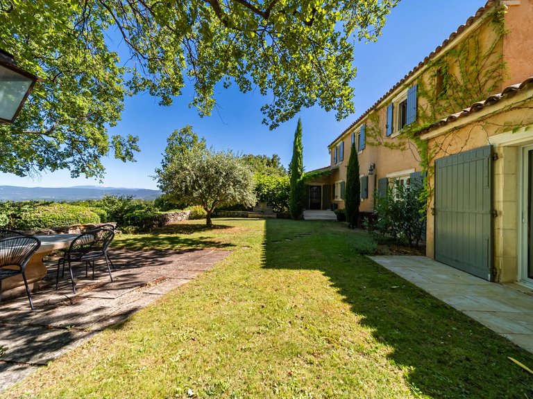 Villa for Sale in Bonnieux, The Luberon / Vaucluse 17