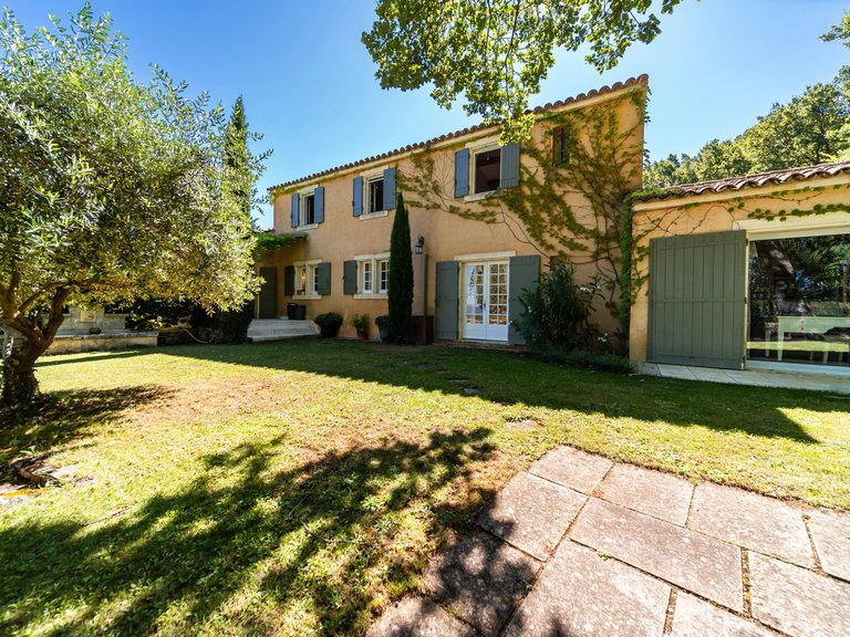 Villa for Sale in Bonnieux, The Luberon / Vaucluse 18
