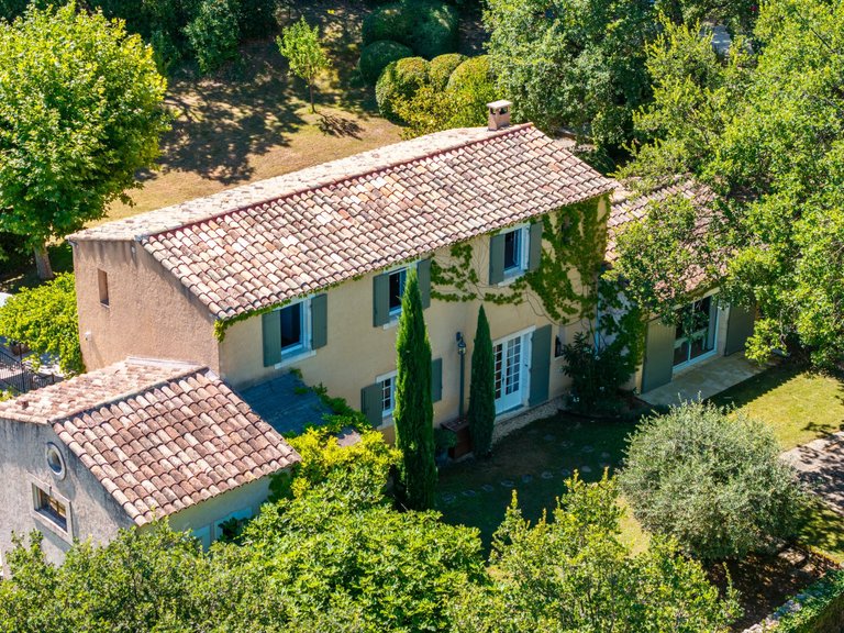 Villa for Sale in Bonnieux, The Luberon / Vaucluse 3