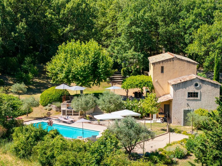 Villa for Sale in Bonnieux, The Luberon / Vaucluse 4
