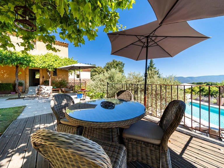 Villa for Sale in Bonnieux, The Luberon / Vaucluse 5
