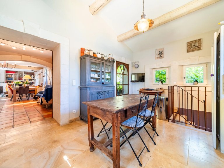 Villa for Sale in Bonnieux, The Luberon / Vaucluse 10