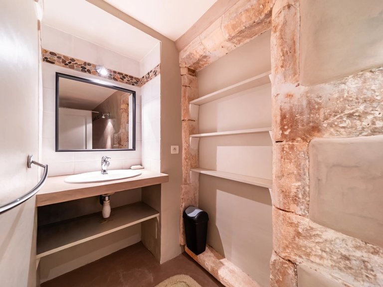Villa for Sale in Menerbes, The Luberon / Vaucluse 16
