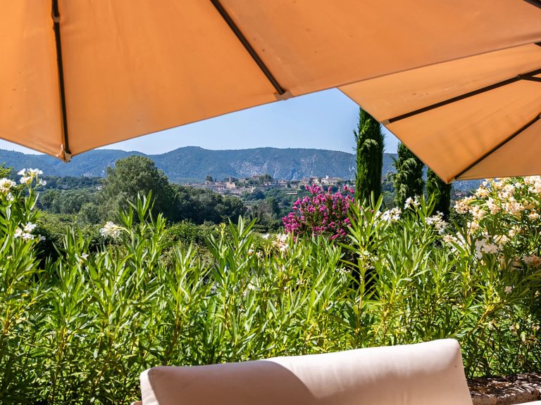 Villa for Sale in Menerbes, The Luberon / Vaucluse 17