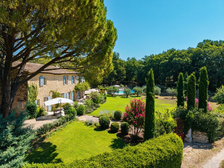 Villa for Sale in Menerbes, The Luberon / Vaucluse 19