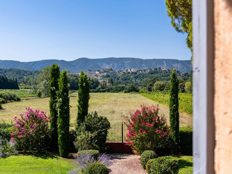 Villa for Sale in Menerbes, The Luberon / Vaucluse 20
