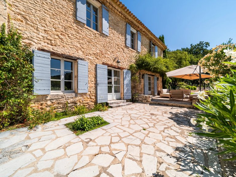 Villa for Sale in Menerbes, The Luberon / Vaucluse 5
