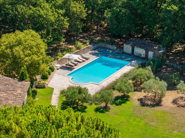 Villa for Sale in Menerbes, The Luberon / Vaucluse 6