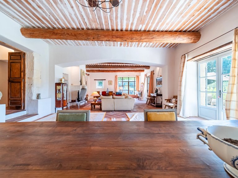Villa for Sale in Menerbes, The Luberon / Vaucluse 9