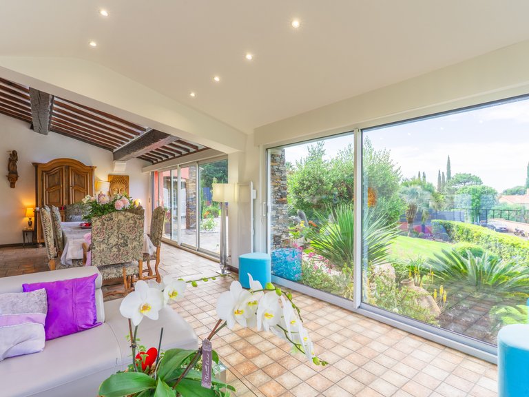 Villa for Sale in Cavalaire Sur Mer, Provence Coast (cassis To Cavalaire) 3
