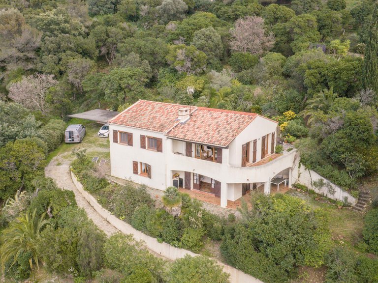 Villa for Sale in La Croix Valmer, St. Tropez, Grimaud Area 1
