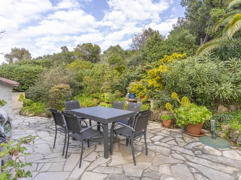 Villa for Sale in La Croix Valmer, St. Tropez, Grimaud Area 3
