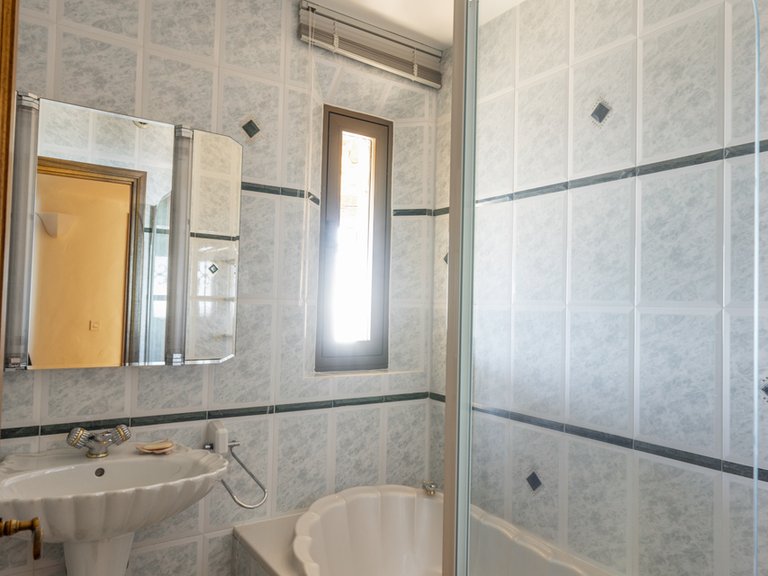 Villa for Sale in Cavalaire Sur Mer, Provence Coast (cassis To Cavalaire) 11