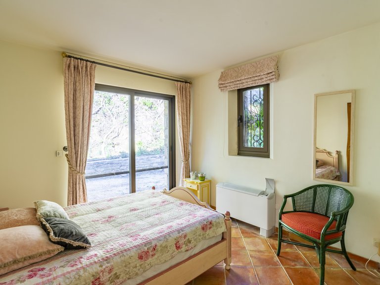 Villa for Sale in Cavalaire Sur Mer, Provence Coast (cassis To Cavalaire) 12